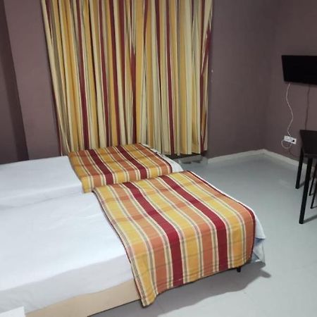 Hostal Gracia Torrejón de Ardoz Buitenkant foto
