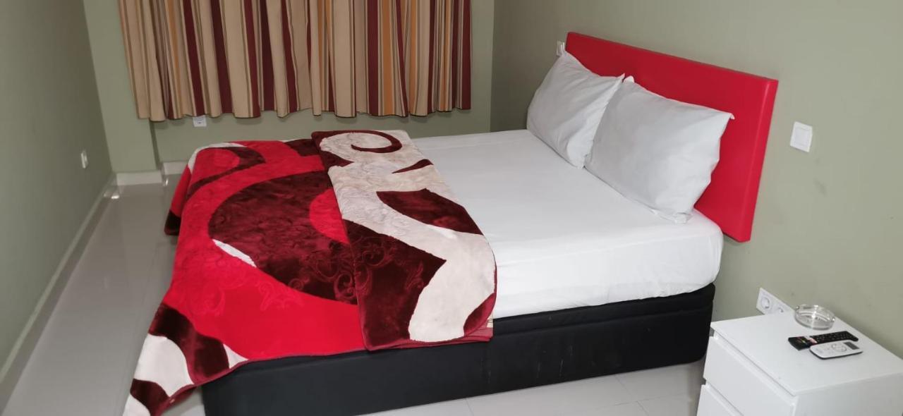 Hostal Gracia Torrejón de Ardoz Buitenkant foto