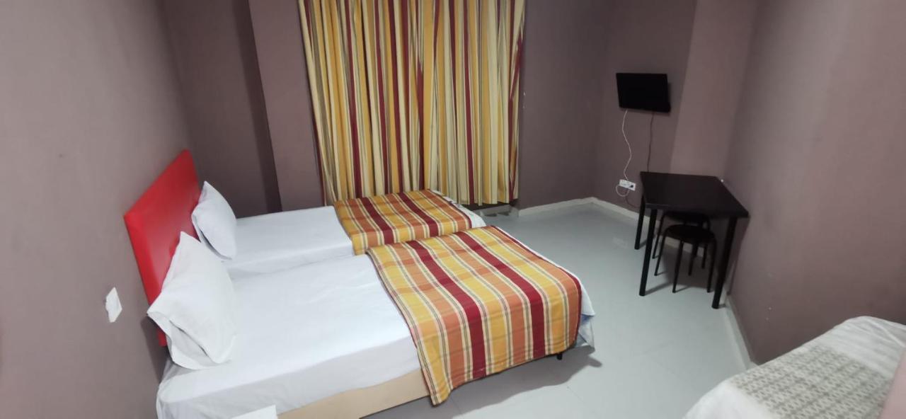 Hostal Gracia Torrejón de Ardoz Buitenkant foto